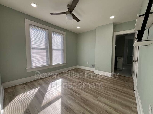 Building Photo - 1347 E Livingston Ave