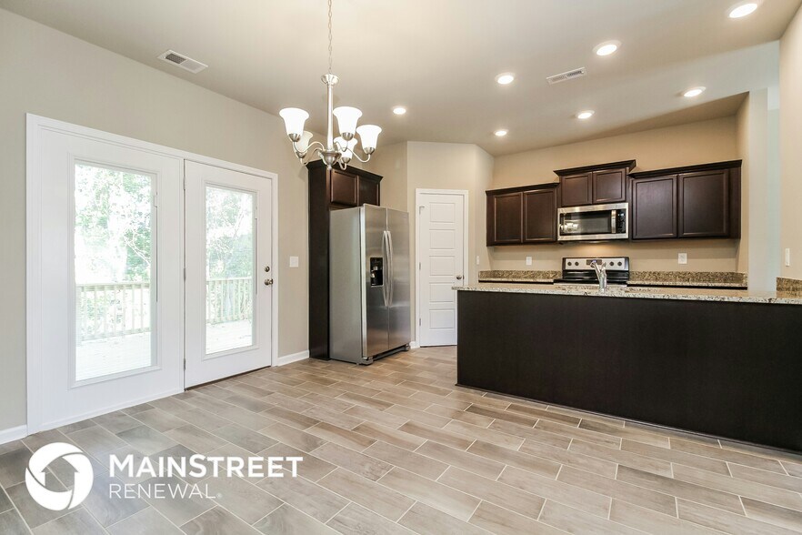 Building Photo - 109 Lyndhurst Dr