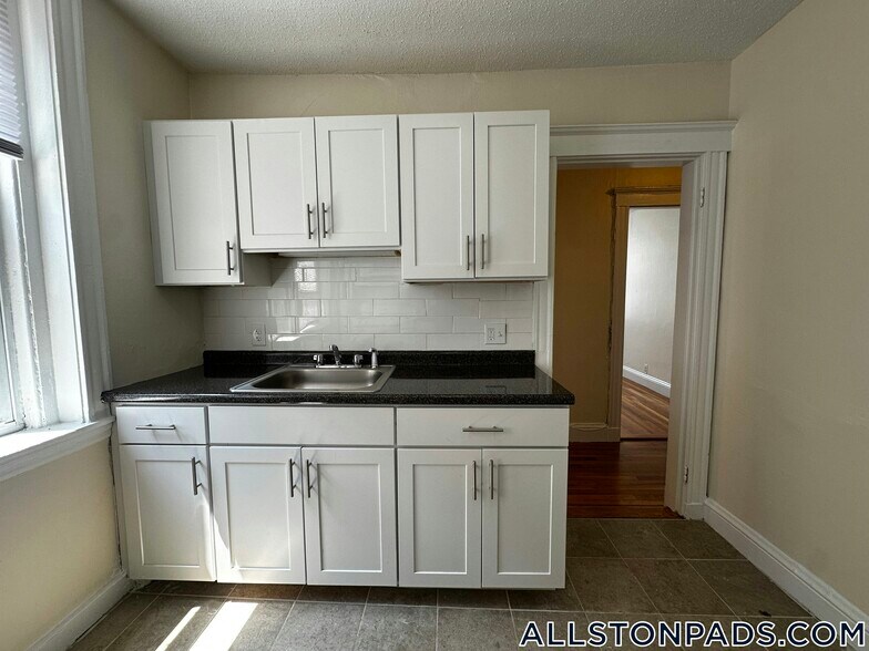 Building Photo - 5 Barrows St