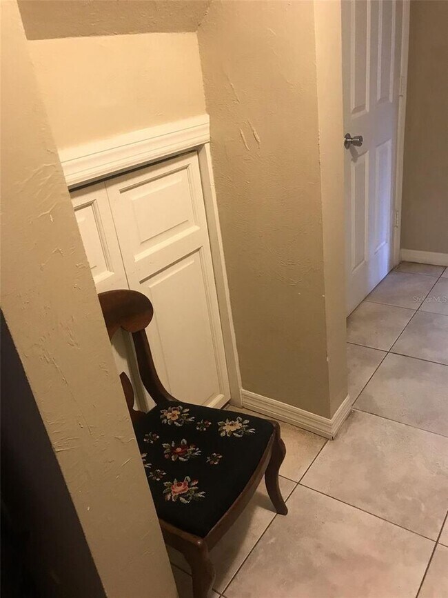 Building Photo - Cozy 4 bedroom end unit | Pet friendly!! | Central Sarasota near downtown and beaches