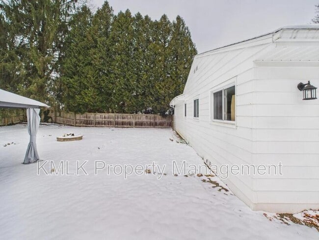 Building Photo - 2514 Carson Rd