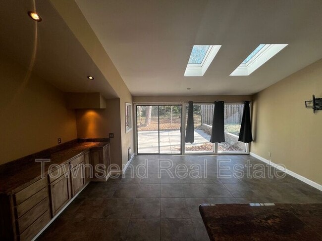 Building Photo - 204 Woodside Ave