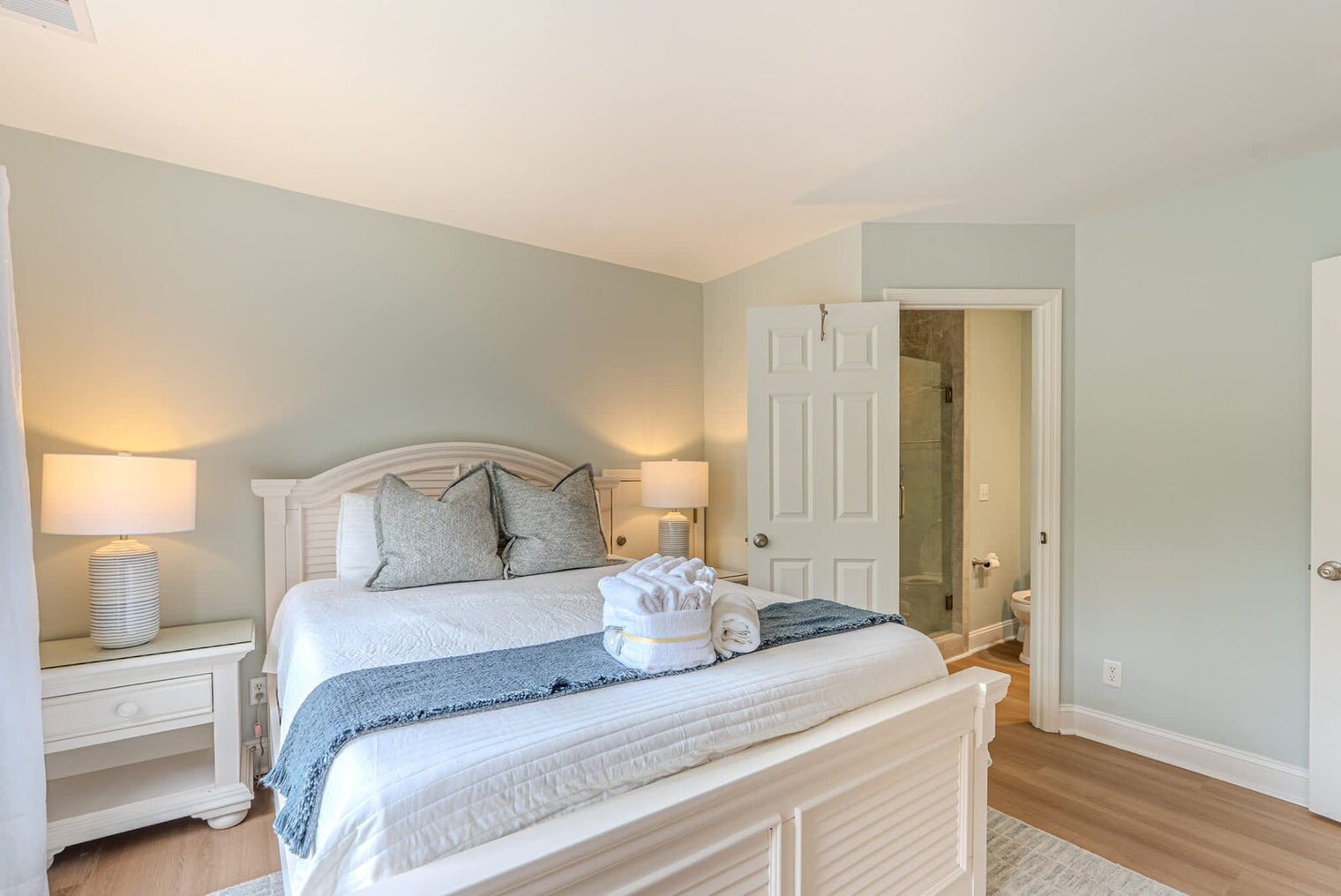 Building Photo - 8 Heath Dr