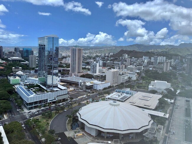 Building Photo - 1009 Kapiolani Blvd