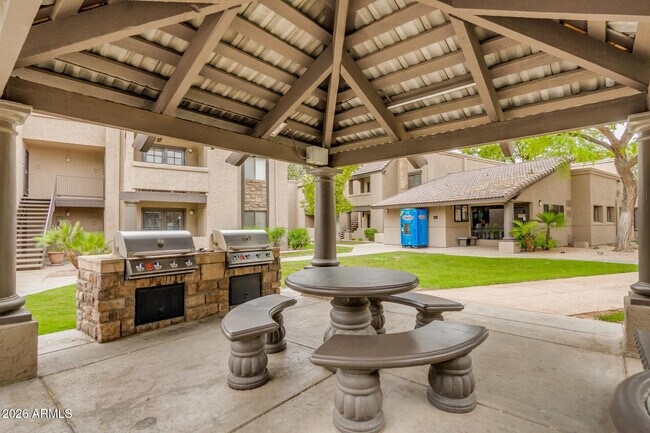 Building Photo - 5995 N 78th St