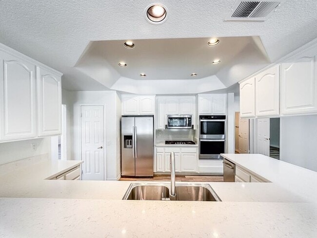 Building Photo - 32971 N Peak Dr