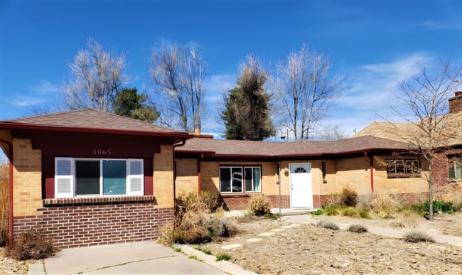 Primary Photo - Fantastic Home in City Park North - Has it...