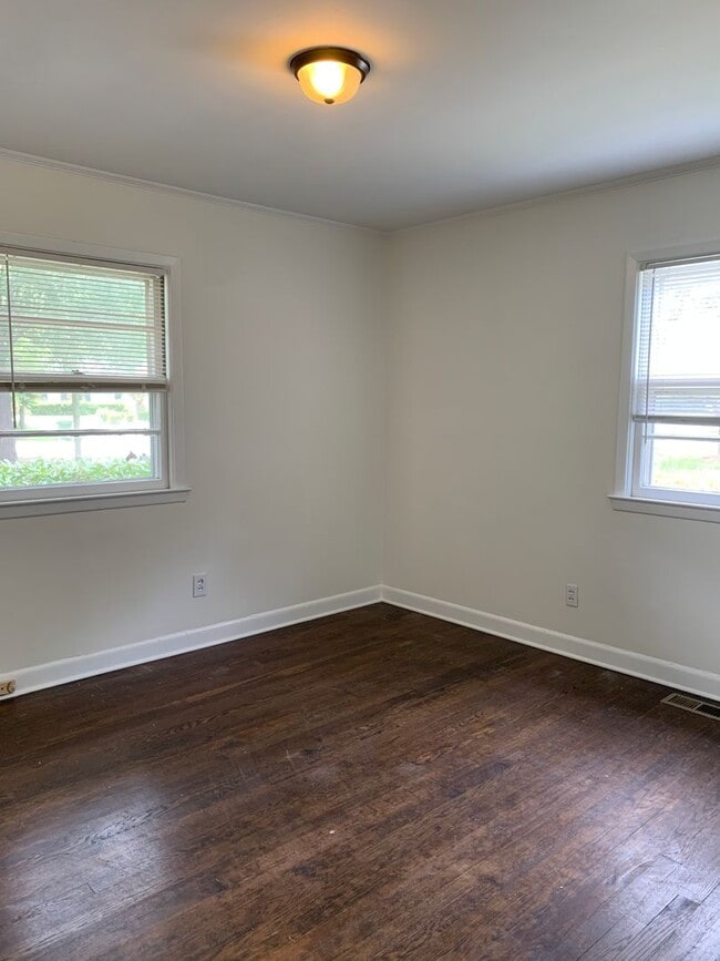 Building Photo - 3 Bedroom 1.5 Bath House on N. Wallace Ava...