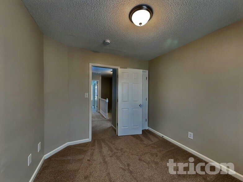 Building Photo - 4417 Woodlawn Dr