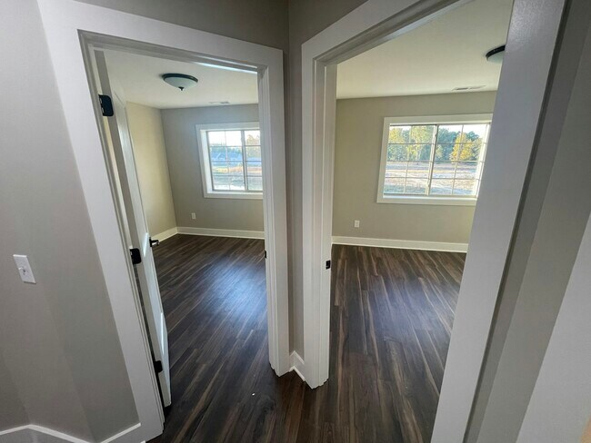 Building Photo - 128 Sitz Dr