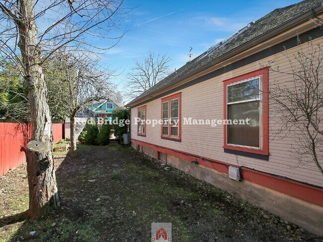Building Photo - 5022 NE 23rd Ave