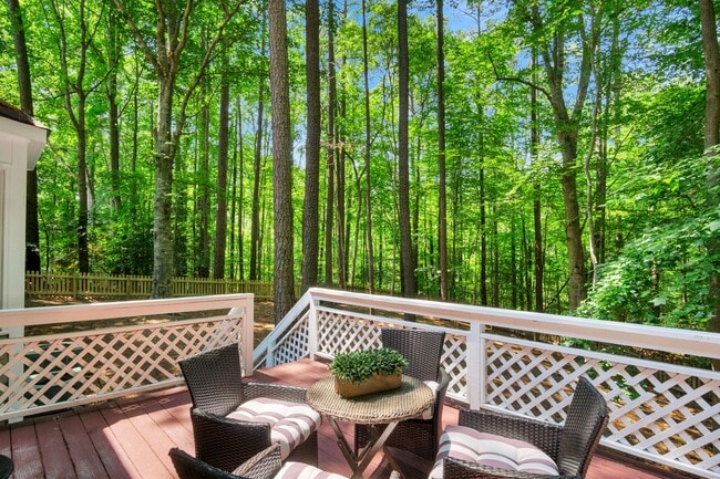Building Photo - Beautifully Refreshed 4 Bedroom 3 Bath Col...