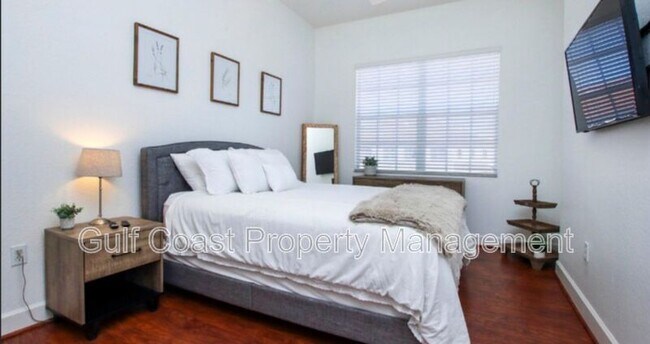 Building Photo - 17484 Old Harmony Dr