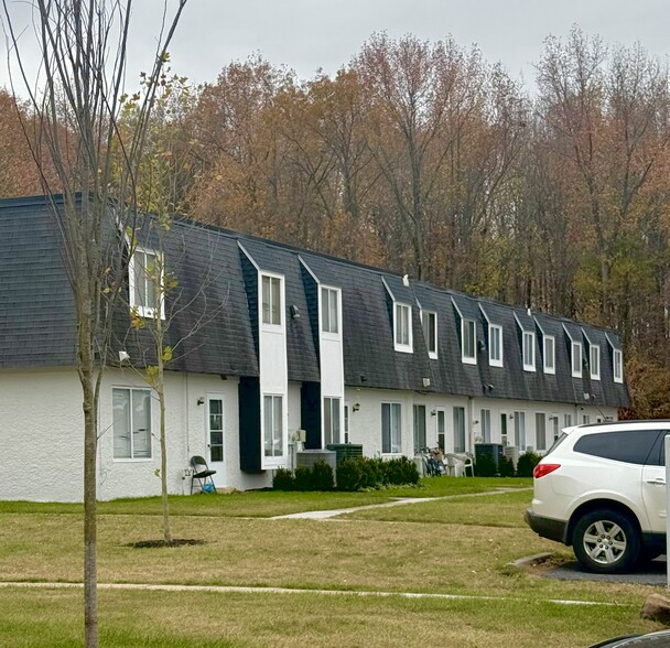 Building Photo - Windsor Forest Townhomes