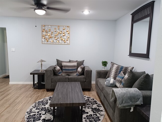 Building Photo - 5815 Schevers St