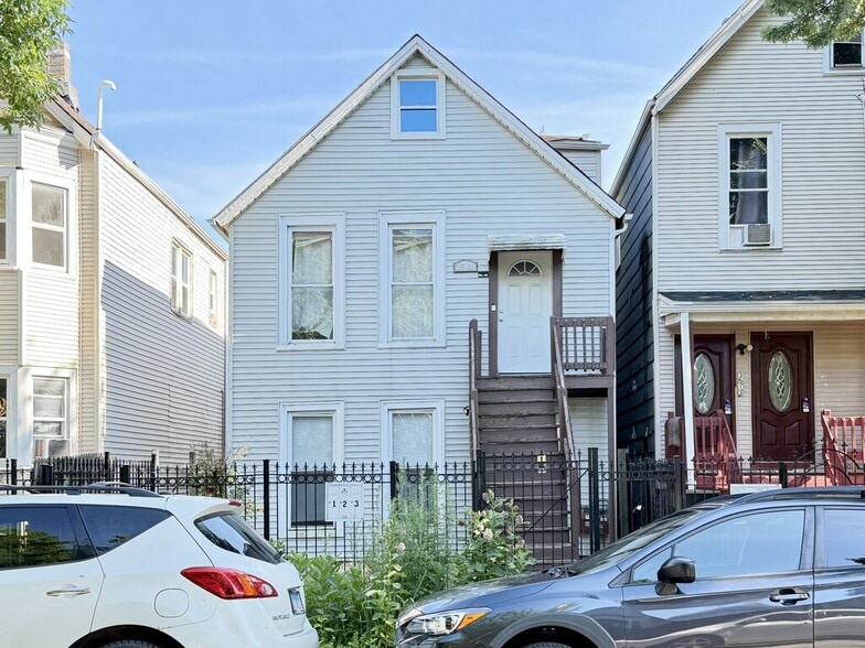 Building Photo - 3503 W Dickens Ave