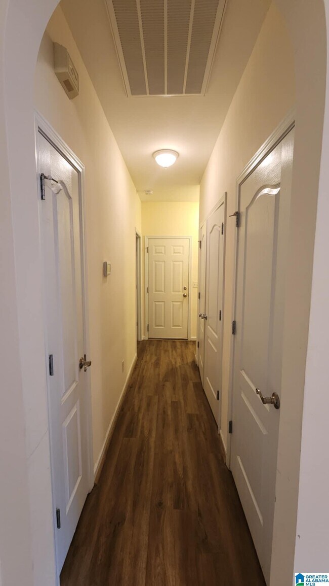 Building Photo - 299 High Ridge Dr