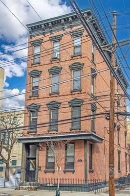 Primary Photo - 550 2nd St