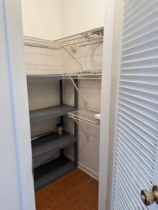 Building Photo - 6 Keswick A