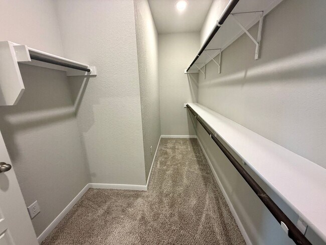 Building Photo - Amanda Park Duplex 3/2 off Potranco