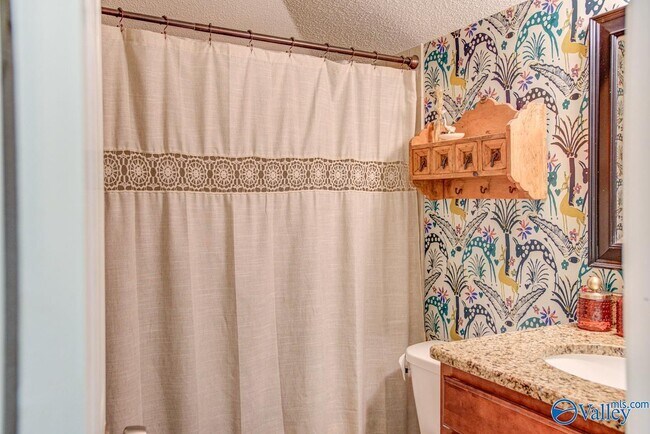 Building Photo - 1605 McCullough Ave NE