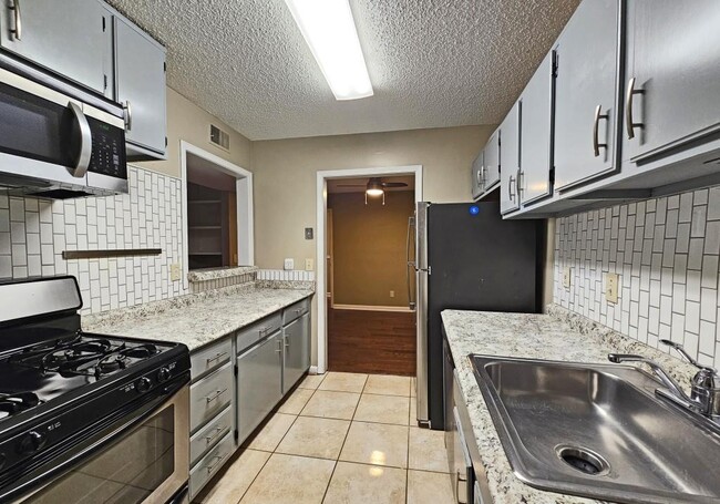 Building Photo - 597 Emory Oaks Way