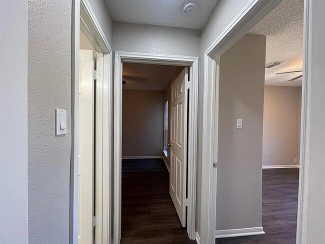 Building Photo - 13535 Gaby Virbo Dr