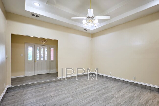 Building Photo - 2609 Thomas Ln