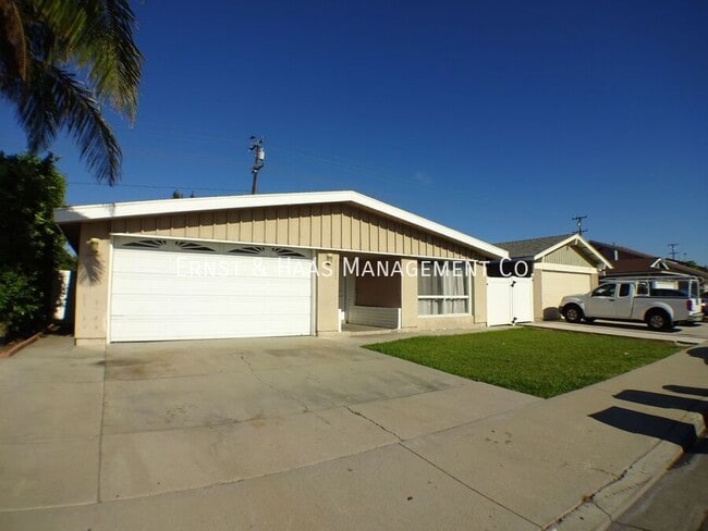 Building Photo - 5122 Meadow Wood Ave