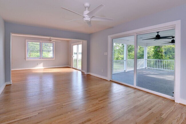 Building Photo - New Waterfront Home