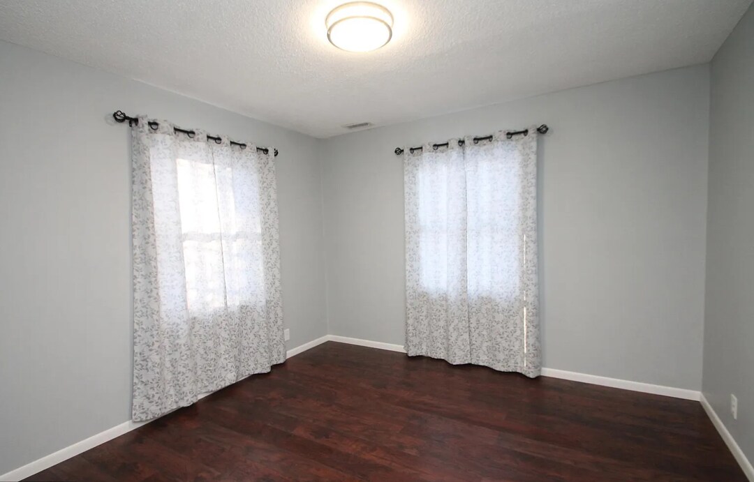 Building Photo - 4219 Oak Drive Ln