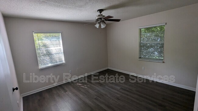 Building Photo - 820 Kelly Dr