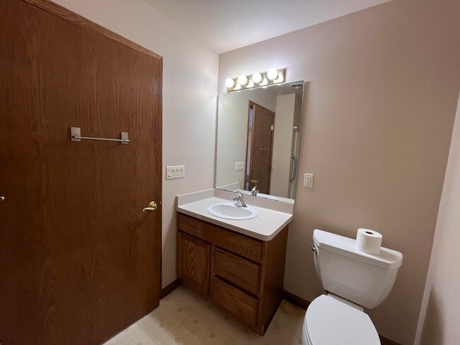 Building Photo - 280 S Lar-Ann St