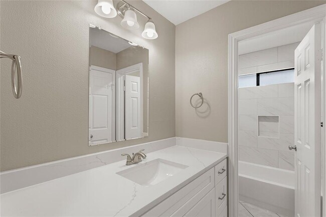Building Photo - 8402 Pine Shores Dr