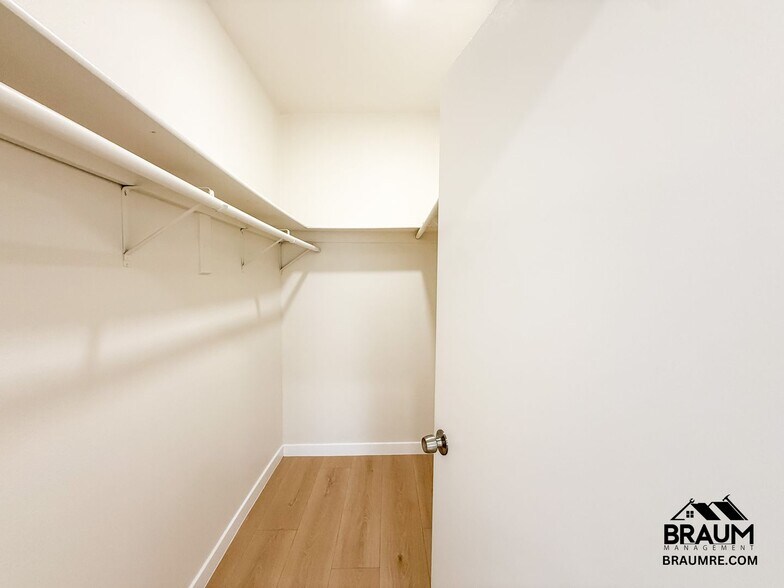 Building Photo - 11459 Collins St