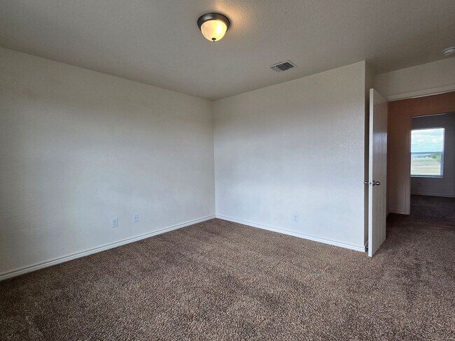 Building Photo - RENT REDUCTION & SPECIAL - AVAILABLE NOW!