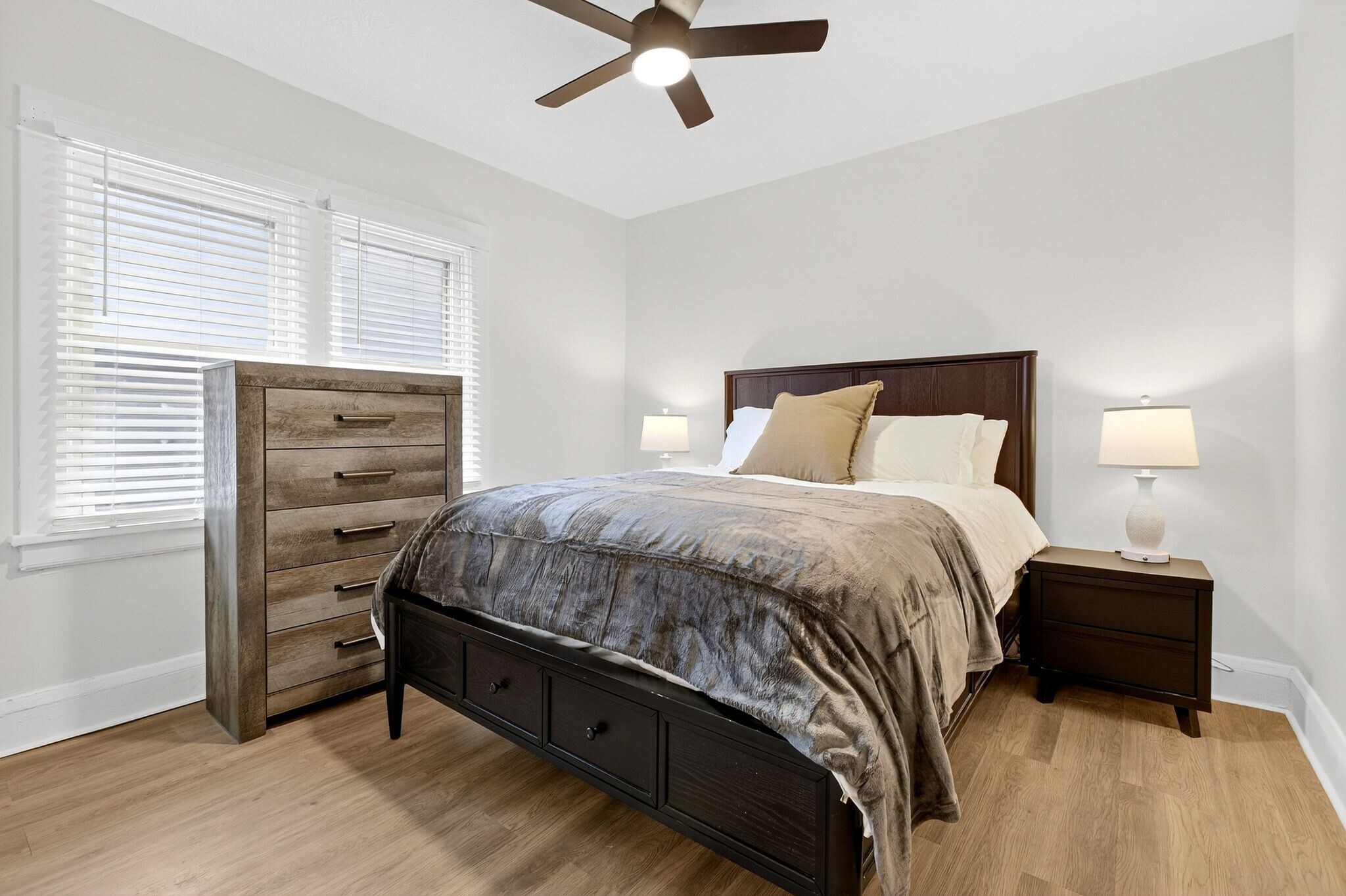 Building Photo - 3326 E Overlook Rd