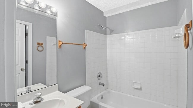 Building Photo - 14101 Kathleen Ln