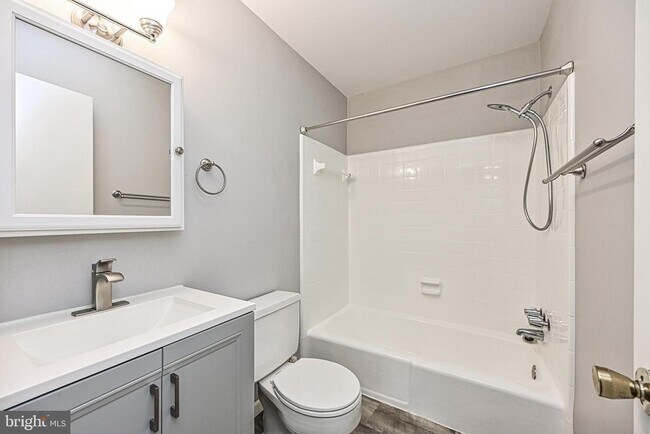 Building Photo - 5572 Kendrick Ln