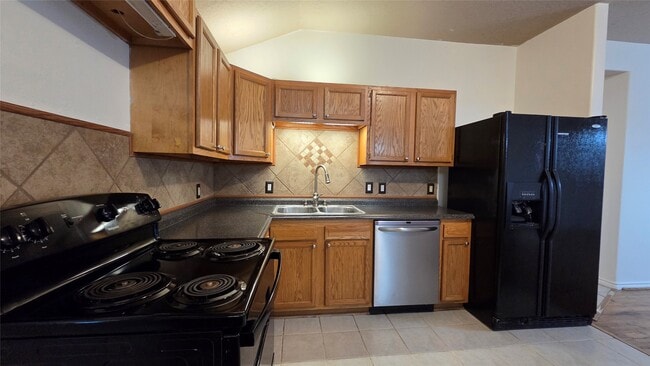 Building Photo - 10635 Royal Cavins Dr
