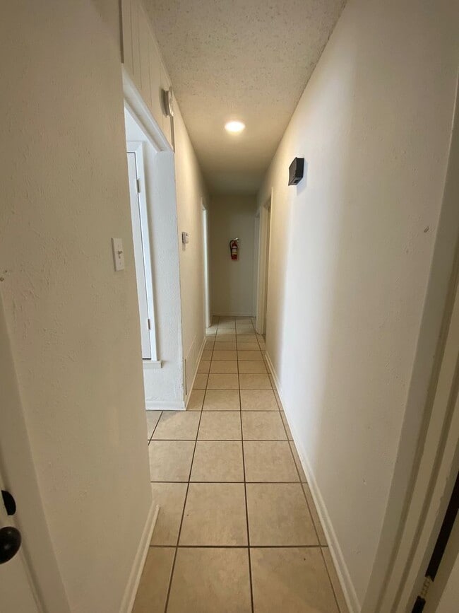 Building Photo - Duplex Homes 3/2/2