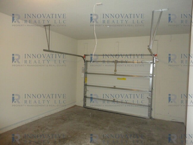 Building Photo - 3BR/2.5BA Town Home in Aloma Trails Commun...