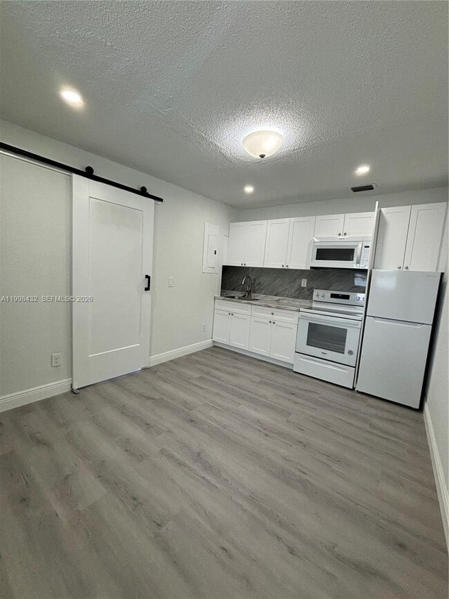 Building Photo - 5011 SW 5th St