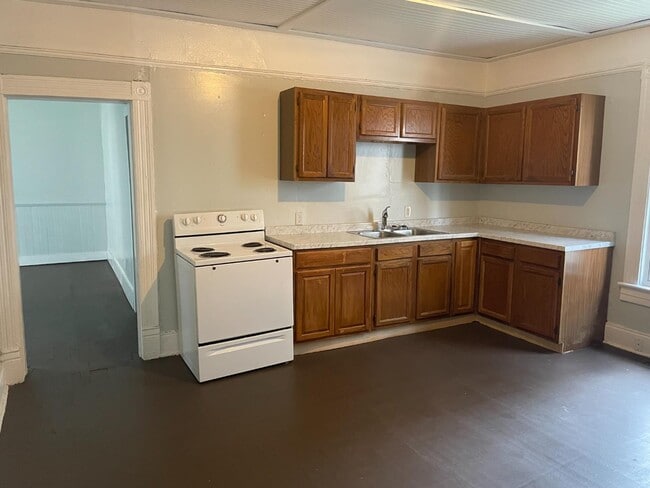 Building Photo - 2019 Main St