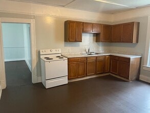 Building Photo - 2019 Main St