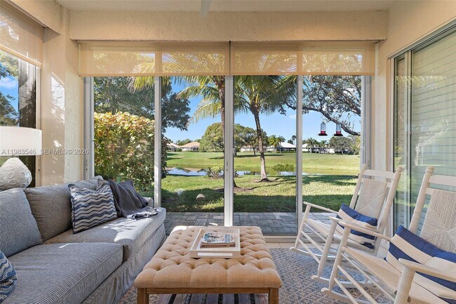 Building Photo - 1832 SW Willowbend Ln