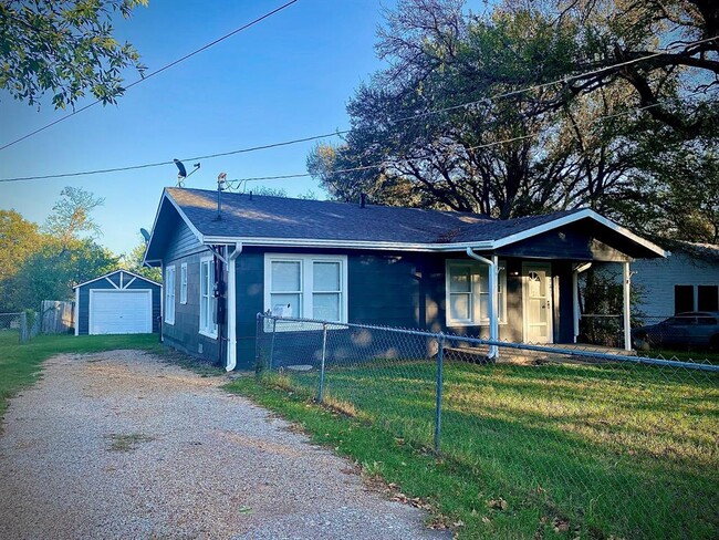 Building Photo - 2737 Canton Dr
