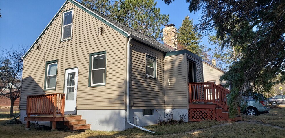 Building Photo - 1315 N 20th Ave E