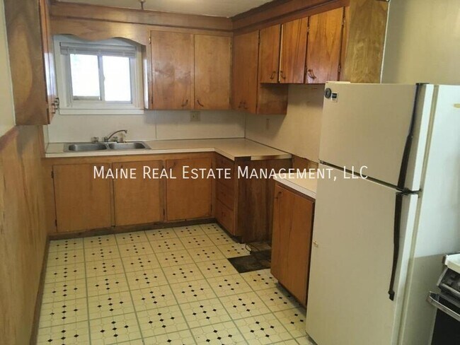 Building Photo - 569 Hammond St