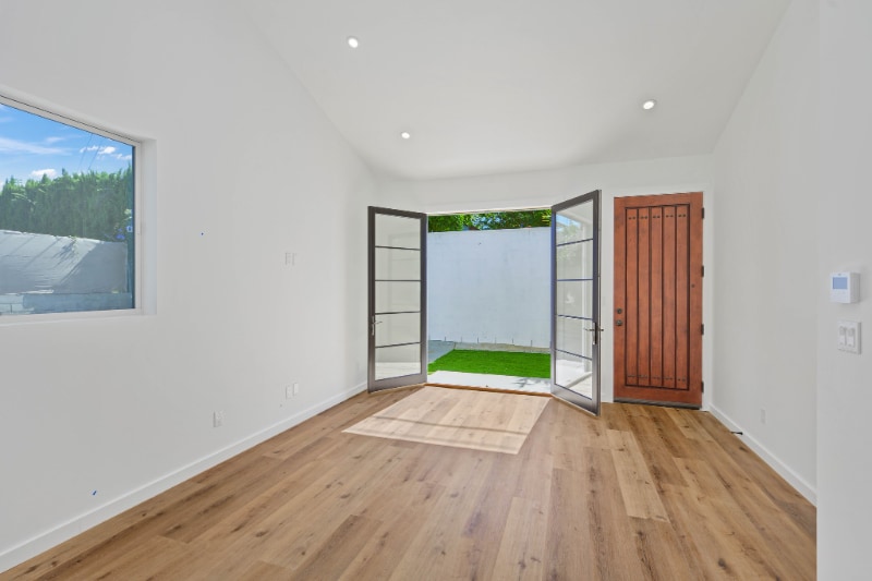 Building Photo - 5044 1/2 Hartwick St